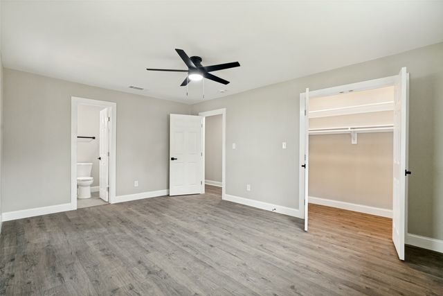 512 Grandview Drive, Granbury, TX 76049
