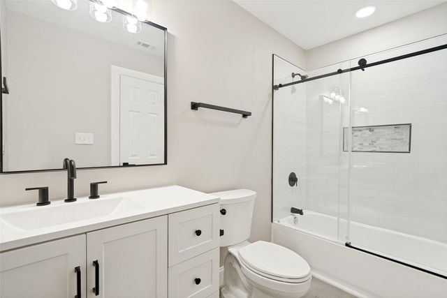 512 Grandview Drive, Granbury, TX 76049