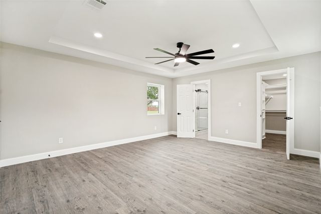 512 Grandview Drive, Granbury, TX 76049