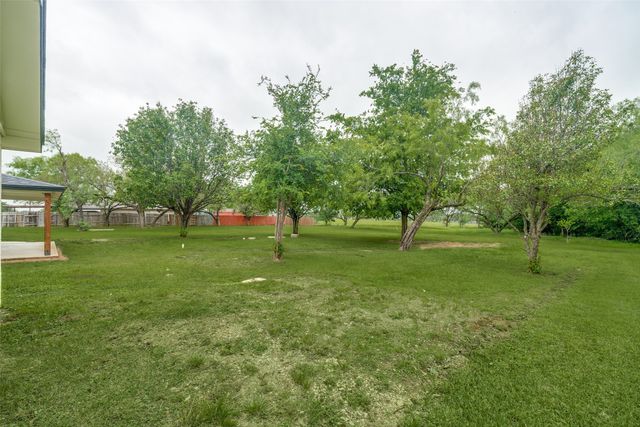 512 Grandview Drive, Granbury, TX 76049