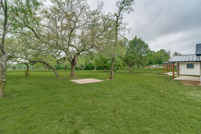 512 Grandview Drive, Granbury, TX 76049