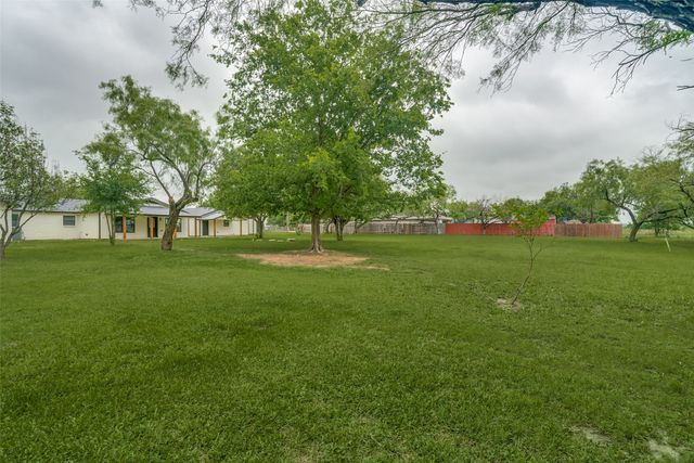 512 Grandview Drive, Granbury, TX 76049