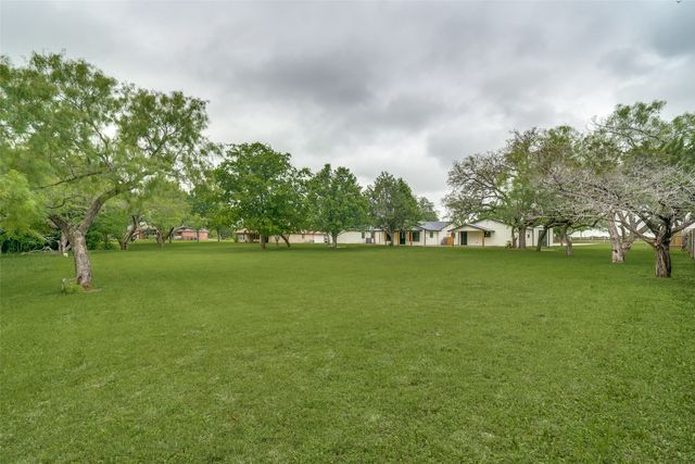 512 Grandview Drive, Granbury, TX 76049