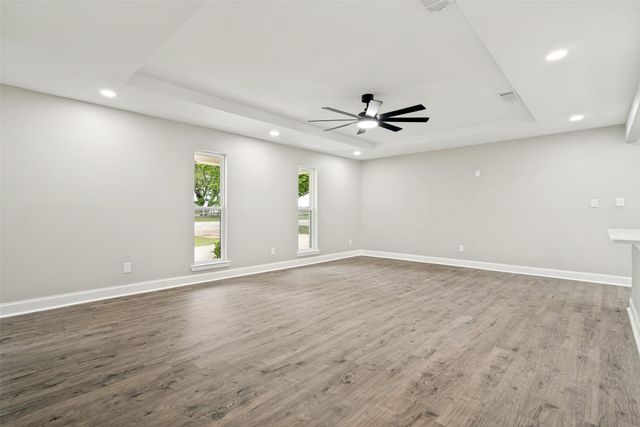 512 Grandview Drive, Granbury, TX 76049
