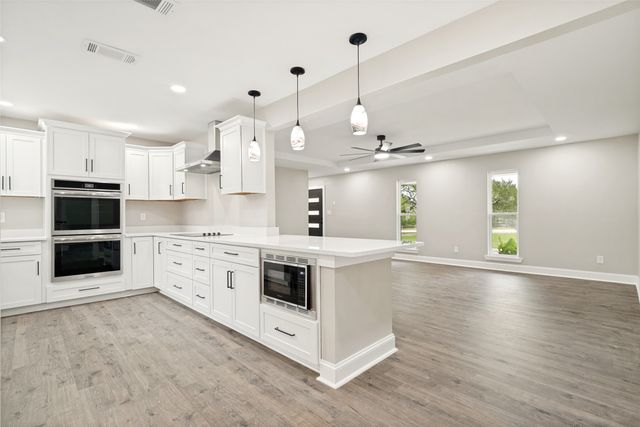 512 Grandview Drive, Granbury, TX 76049