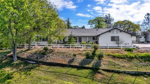33867 Jennifer Court, Coarsegold, CA 93614