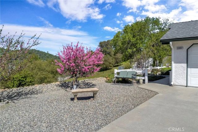 33867 Jennifer Court, Coarsegold, CA 93614