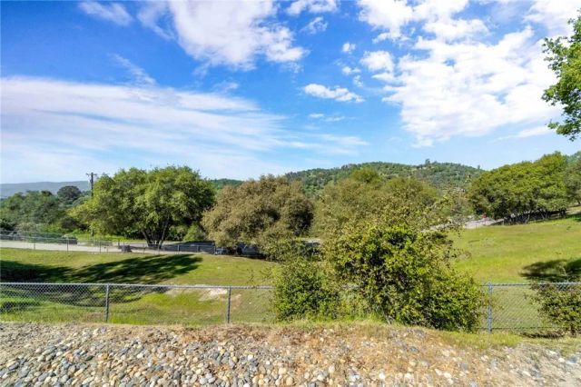 33867 Jennifer Court, Coarsegold, CA 93614