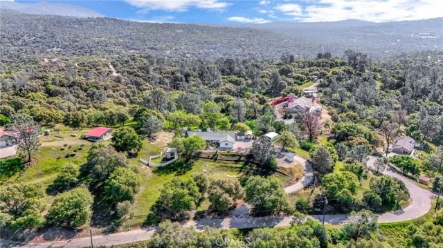 33867 Jennifer Court, Coarsegold, CA 93614