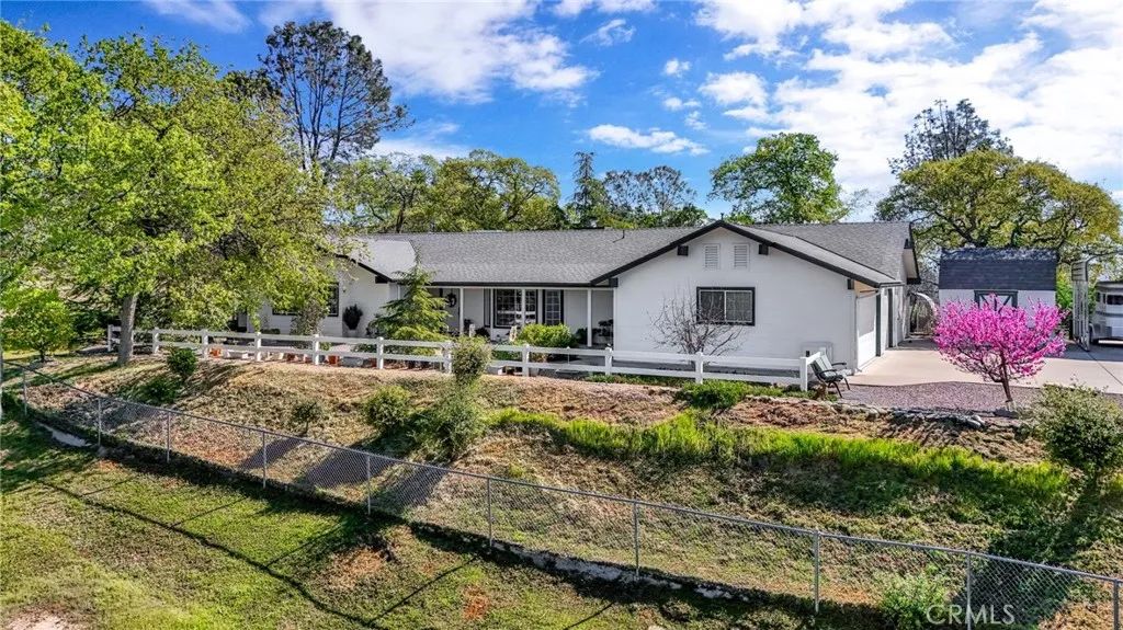 33867 Jennifer Court, Coarsegold, CA 93614