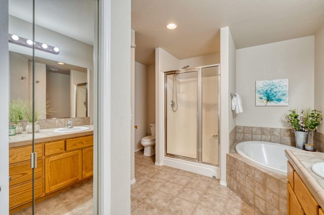 860 Golden Pheasant Drive, Redmond, OR 97756