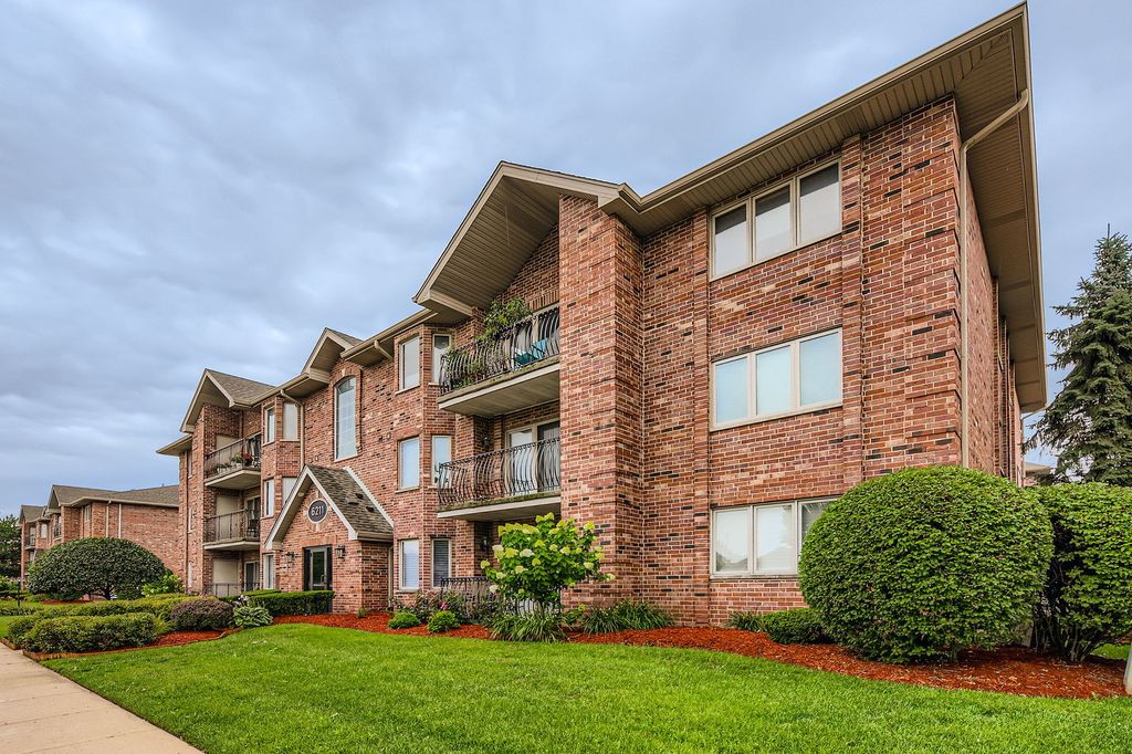 6211 W 94th Street 3SW, Oak Lawn, IL 60453