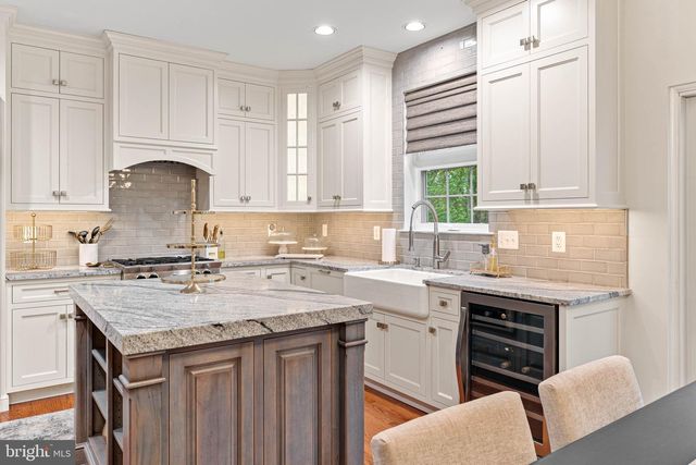 112 HILLSIDE LN, Mount Laurel, NJ 08054