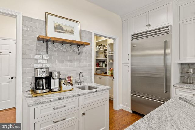 112 HILLSIDE LN, Mount Laurel, NJ 08054