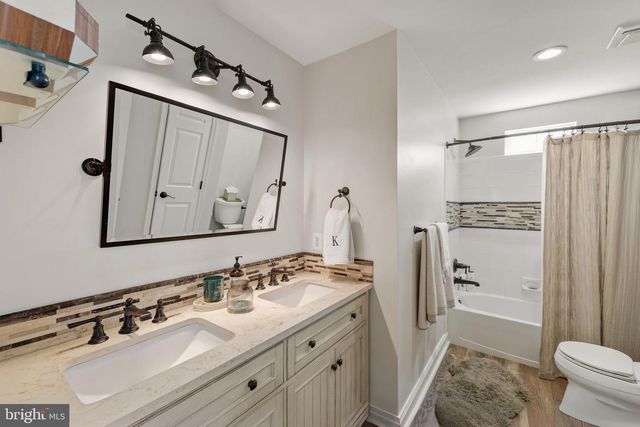 112 HILLSIDE LN, Mount Laurel, NJ 08054
