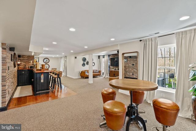 112 HILLSIDE LN, Mount Laurel, NJ 08054