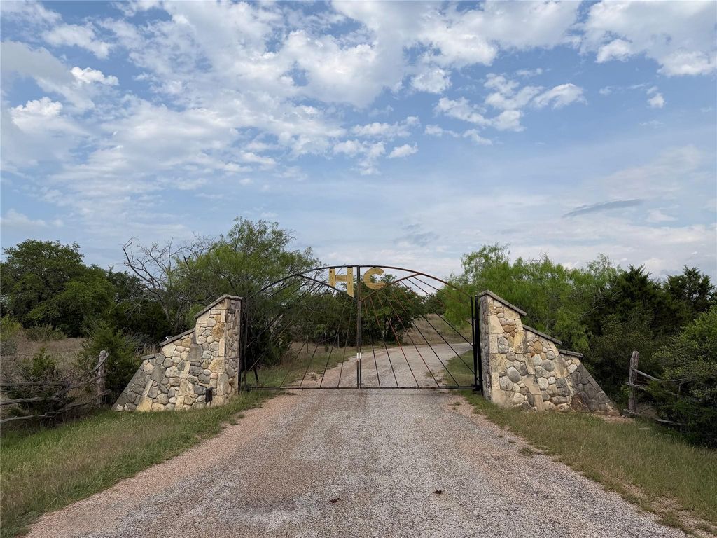 8219 Hammetts Crossing XING, Round Mountain, TX 78663