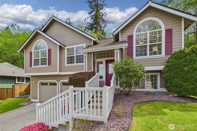 1995 Miss Ellis Loop NE, Poulsbo, WA 98370