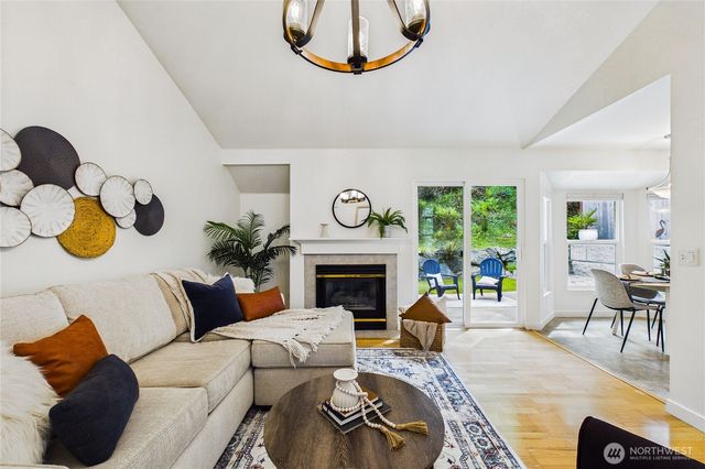 1995 Miss Ellis Loop NE, Poulsbo, WA 98370