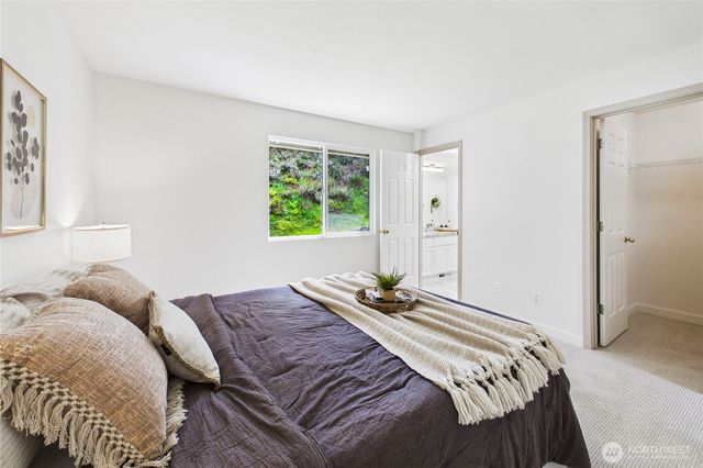 1995 Miss Ellis Loop NE, Poulsbo, WA 98370