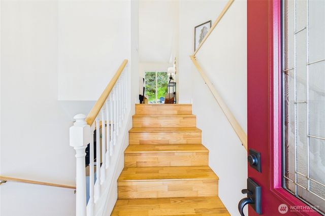 1995 Miss Ellis Loop NE, Poulsbo, WA 98370