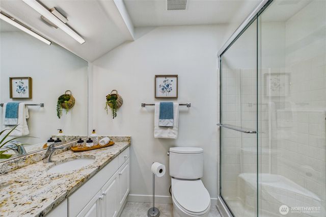 1995 Miss Ellis Loop NE, Poulsbo, WA 98370