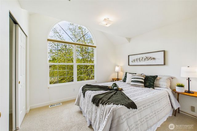 1995 Miss Ellis Loop NE, Poulsbo, WA 98370