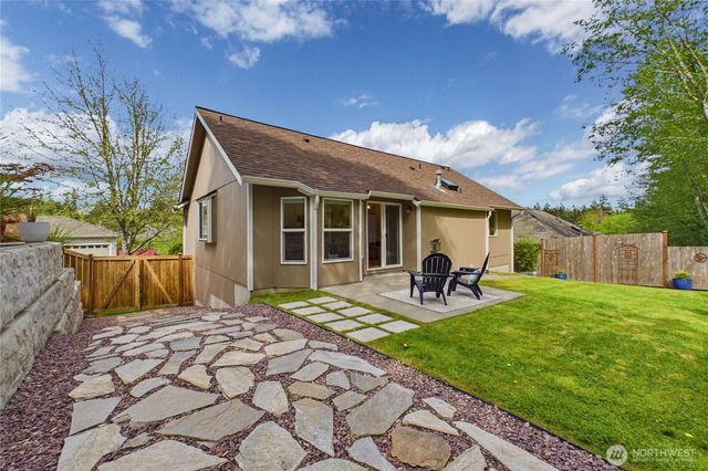 1995 Miss Ellis Loop NE, Poulsbo, WA 98370