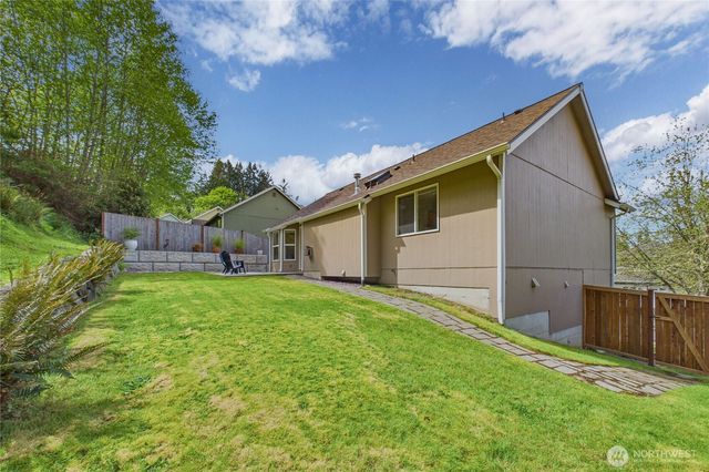 1995 Miss Ellis Loop NE, Poulsbo, WA 98370