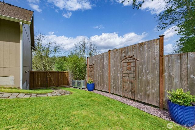 1995 Miss Ellis Loop NE, Poulsbo, WA 98370