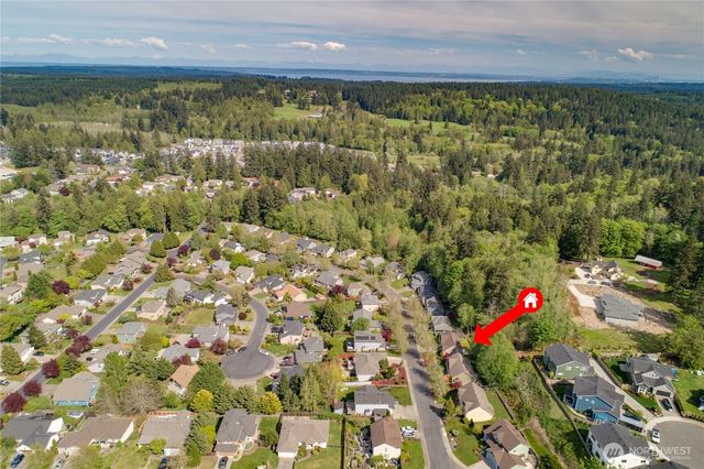 1995 Miss Ellis Loop NE, Poulsbo, WA 98370