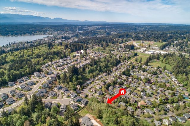 1995 Miss Ellis Loop NE, Poulsbo, WA 98370