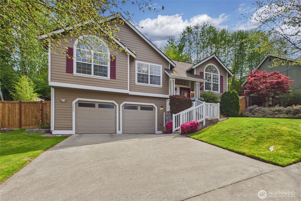 1995 Miss Ellis Loop NE, Poulsbo, WA 98370
