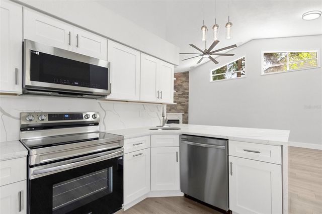 11651 SUNSHINE POND ROAD, Tampa, FL 33635