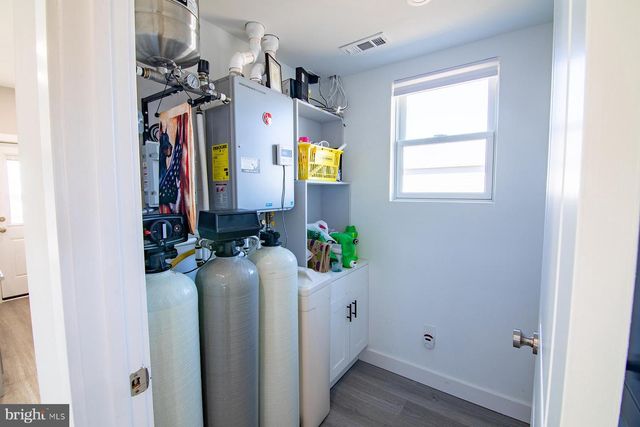 327 OAKLAND AVE, Pleasantville, NJ 08232