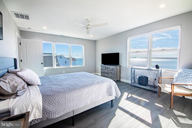 327 OAKLAND AVE, Pleasantville, NJ 08232