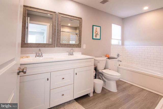 327 OAKLAND AVE, Pleasantville, NJ 08232