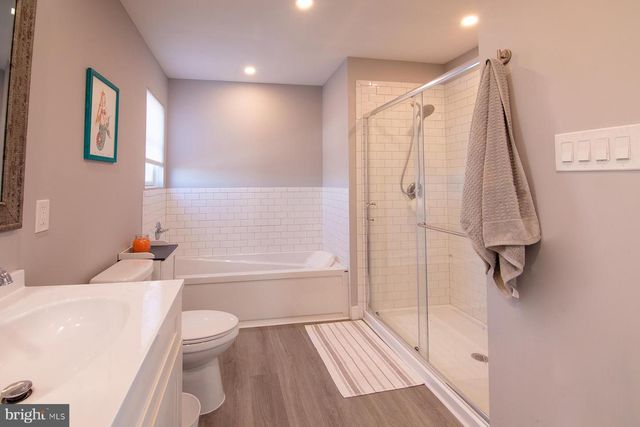 327 OAKLAND AVE, Pleasantville, NJ 08232