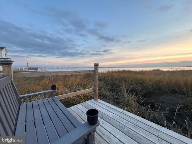 327 OAKLAND AVE, Pleasantville, NJ 08232