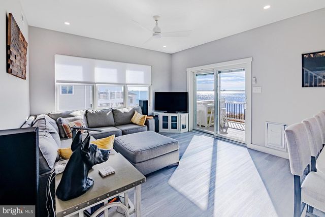 327 OAKLAND AVE, Pleasantville, NJ 08232