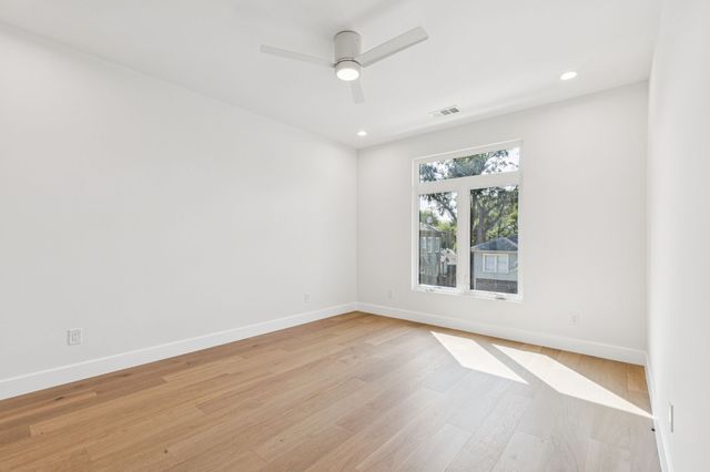 900 Haines Avenue, Dallas, TX 75208