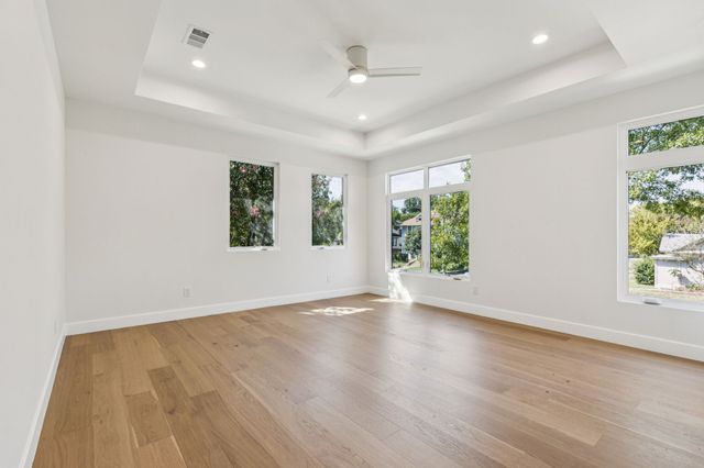 900 Haines Avenue, Dallas, TX 75208