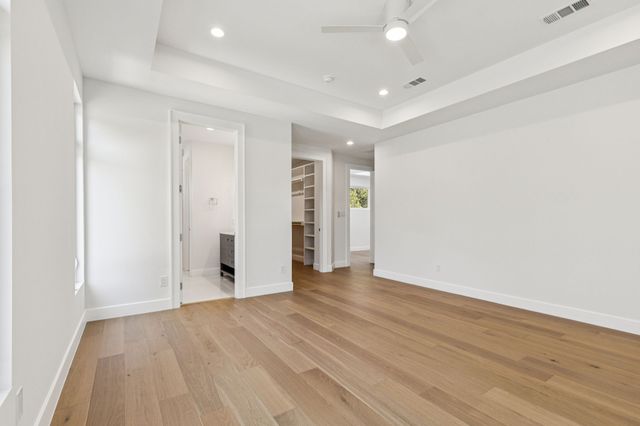 900 Haines Avenue, Dallas, TX 75208