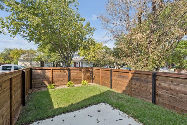 900 Haines Avenue, Dallas, TX 75208