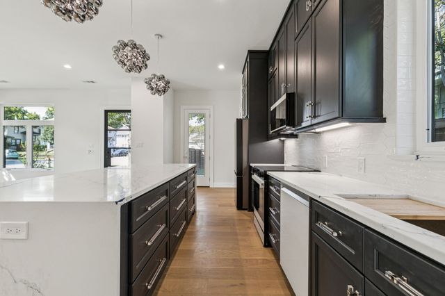 900 Haines Avenue, Dallas, TX 75208