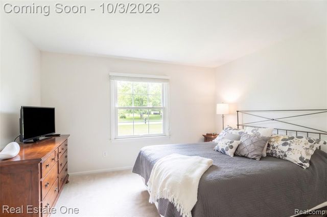 915 Ironstone Drive, Rochester Hills, MI 48309