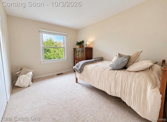 915 Ironstone Drive, Rochester Hills, MI 48309