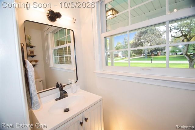 915 Ironstone Drive, Rochester Hills, MI 48309