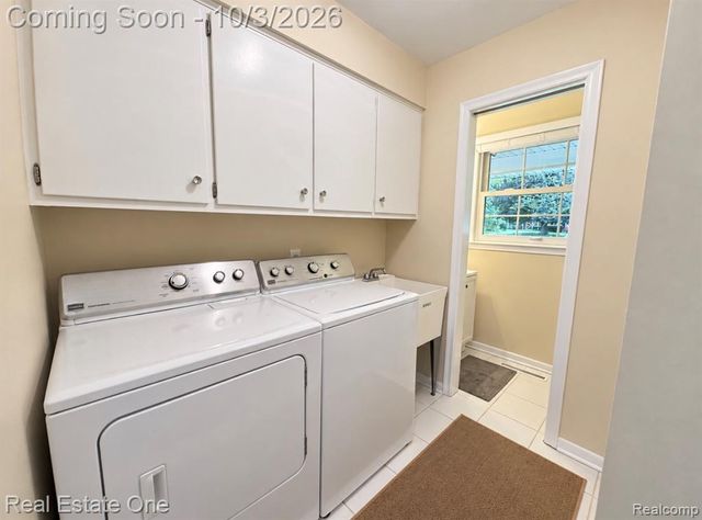915 Ironstone Drive, Rochester Hills, MI 48309