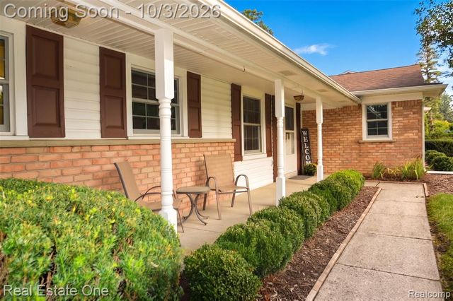 915 Ironstone Drive, Rochester Hills, MI 48309